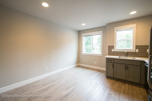 Building Photo - ADS457