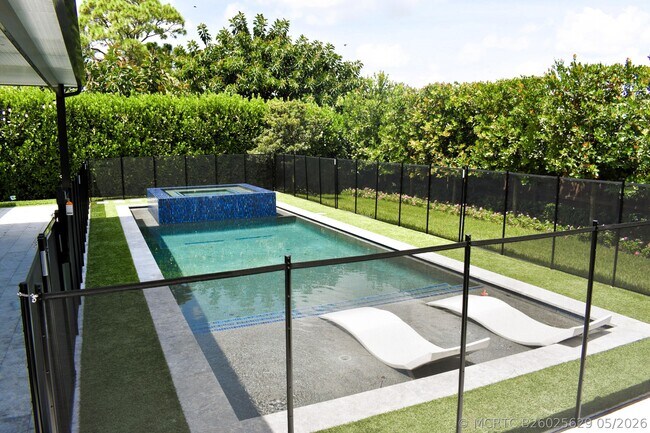 Building Photo - 1217 SW Marmore Ave