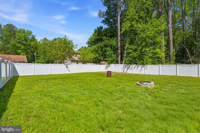 Building Photo - 283 Shorewood Dr