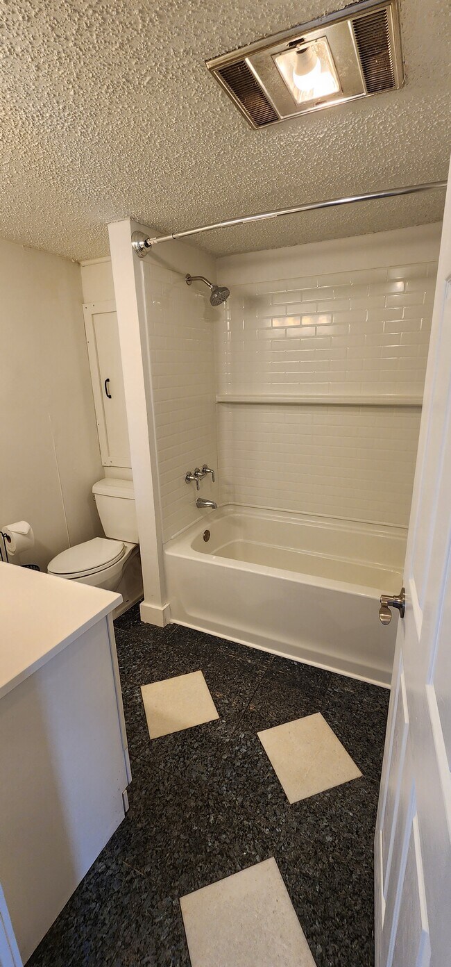 Building Photo - 169 Valleyview Dr