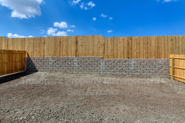 Building Photo - 219 Ottawa Way