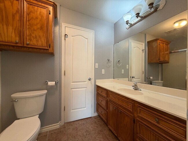 Building Photo - 6629 Kodiak Dr