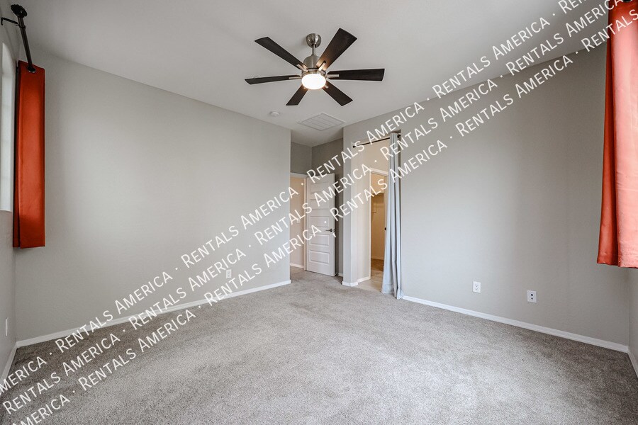 Building Photo - 1701 E Dogwood Ln