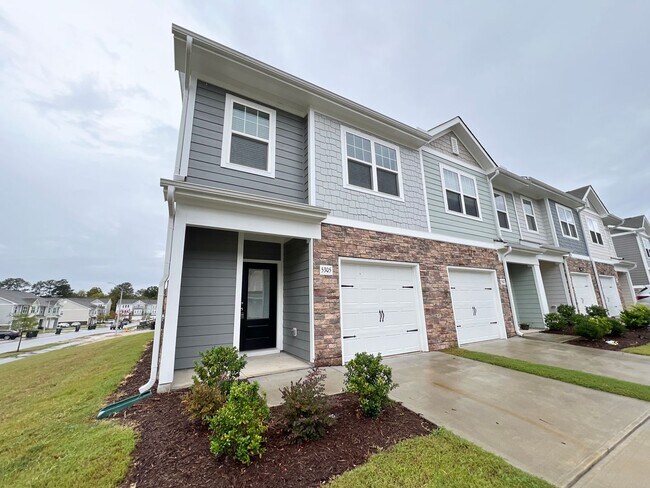 Building Photo - Stunning 3BD, 3BA End Unit Raleigh Townhome on a Corner Lot with High End Features in an HOA Comm...