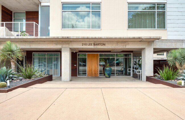 Building Photo - 210 Lee Barton Dr