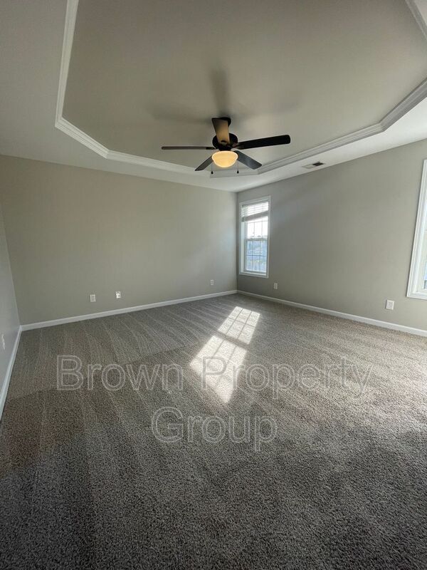 Building Photo - 370 Fairfield Cir