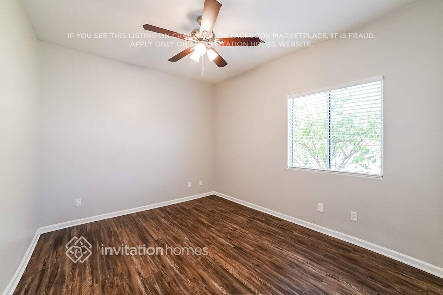 Building Photo - 1648 S 174th Ln