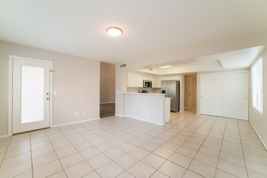 Building Photo - 3929 E Wescott Dr