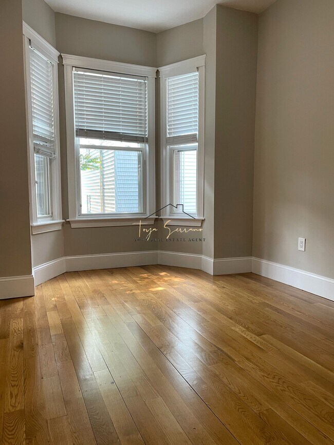 Building Photo - 26 Pembroke St