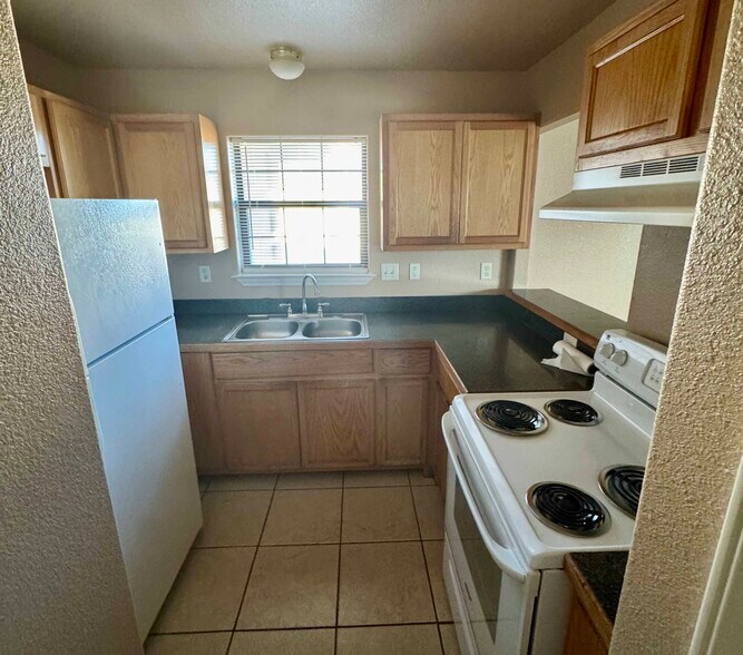 Building Photo - 116 Ramon Cardenas Dr