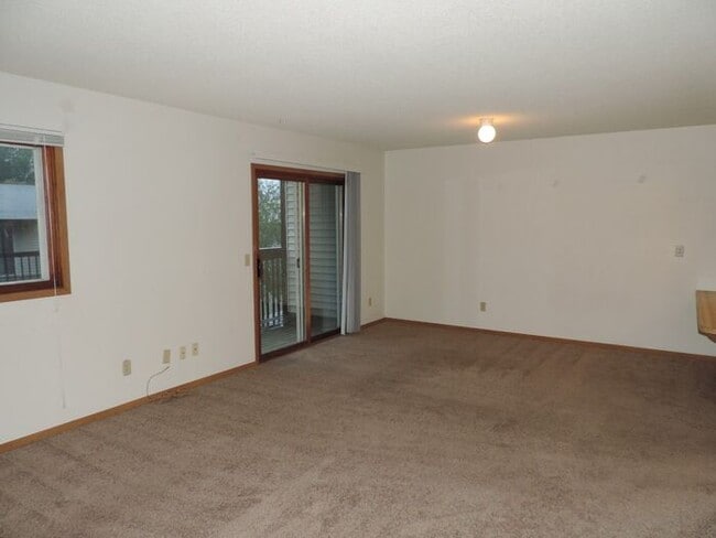 Building Photo - $1,025 | 2 Bedroom, 1 Bathroom 2nd Floor C...