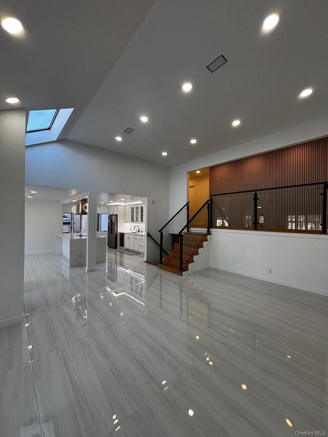 Building Photo - 791 Longview Ave