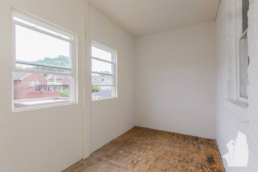 Building Photo - 3637 N Paulina St