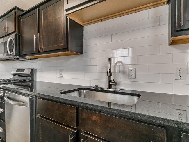 Building Photo - 1338 South Dr