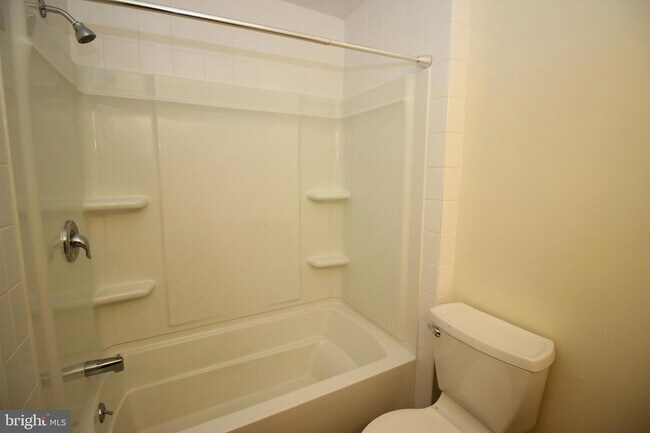 Building Photo - 2604 Beacon Hill Dr