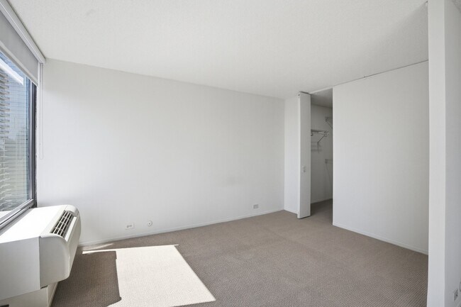 Building Photo - 223 E Wacker Dr