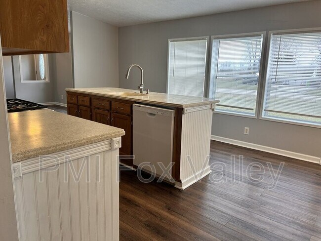 Building Photo - 5024 Shamrock Way