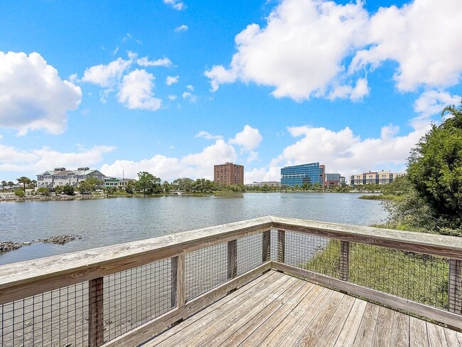 Building Photo - Downtown Charleston Living with Stunning Views
