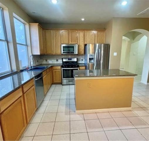 Building Photo - 6609 Amesbury Ln