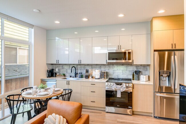 Building Photo - 1600 S Washington St