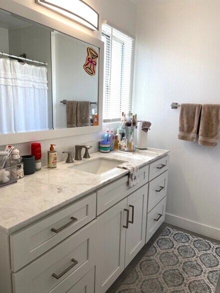 Remodeled Master Bath & Walk in Shower - 15508 Williams St