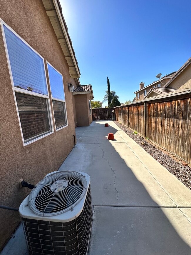 Building Photo - Delightful 3 Bedroom | 2 Bath