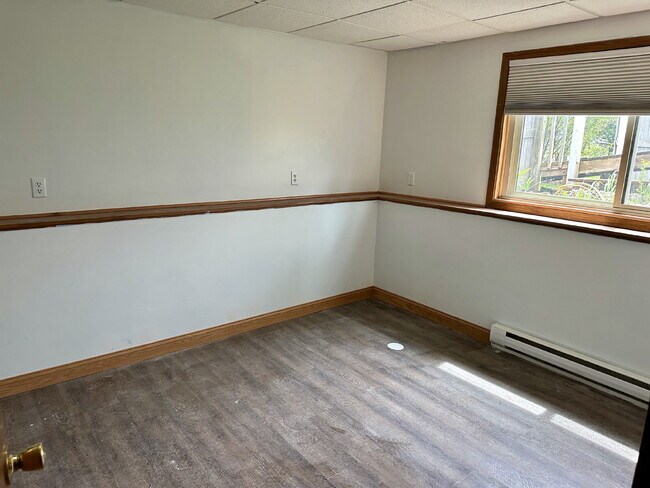 Building Photo - You've found it. This spacious 4-bedroom, 2-bathroom gem in Duluth's Kenwood neighborhood has a l...