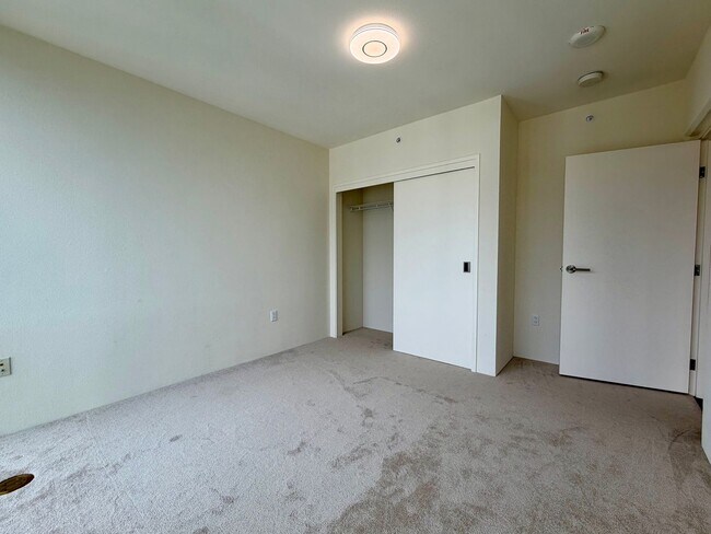 Building Photo - The Central Ala Moana: 1 Bed, 1 Bath Top Floor Unit with 1 Parking