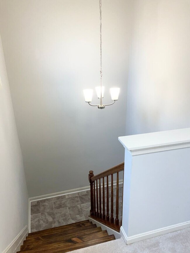 Building Photo - Very clean and well maintained 3BR 2.5BA single family home with large rear deck and 1 car garage