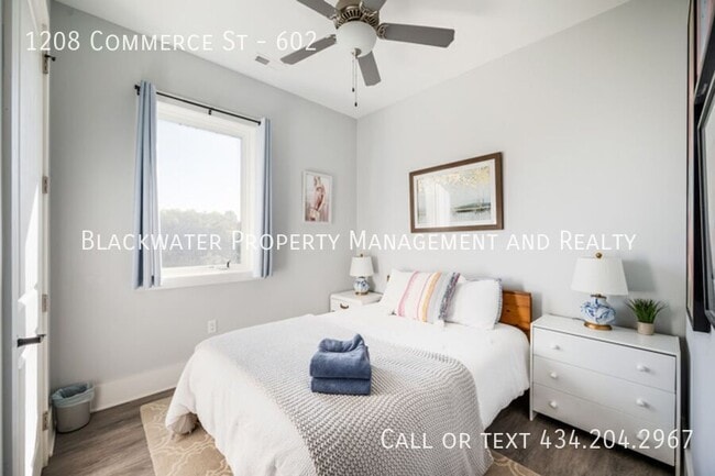 Building Photo - 1208 Commerce St