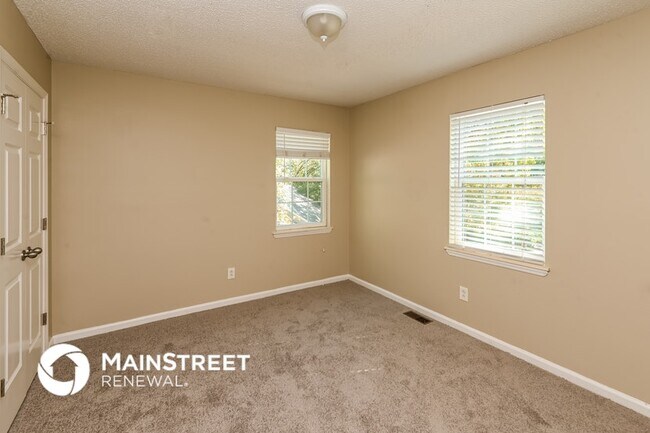 Building Photo - 2221 Killarney Pl