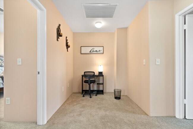 Building Photo - Welcome to this bright and inviting 3 bedroom