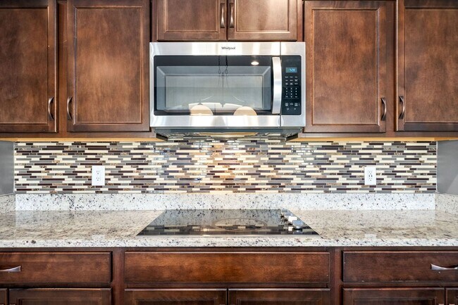 Building Photo - Pet Friendly Four Bedroom with Bonus!