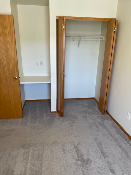 Building Photo - 303 Elwood Ct