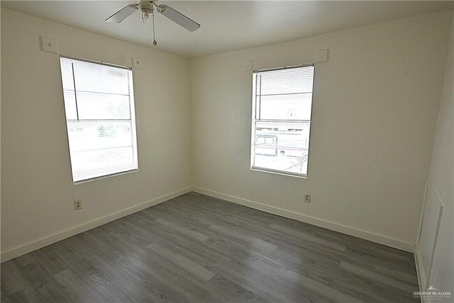 Building Photo - 401 N Bethel St