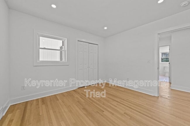 Building Photo - 3807 W Friendly Ave