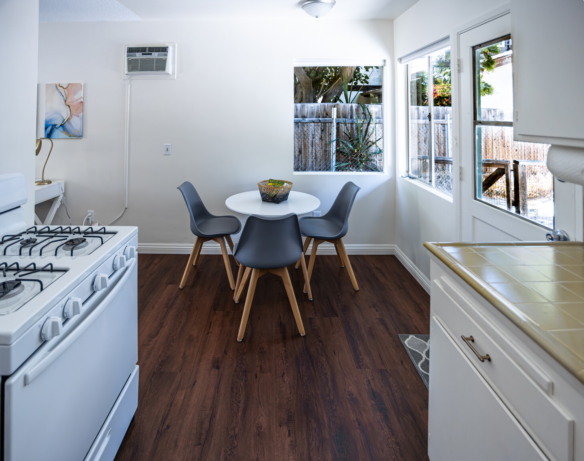 Eat in kitchen - 12354 Addison St