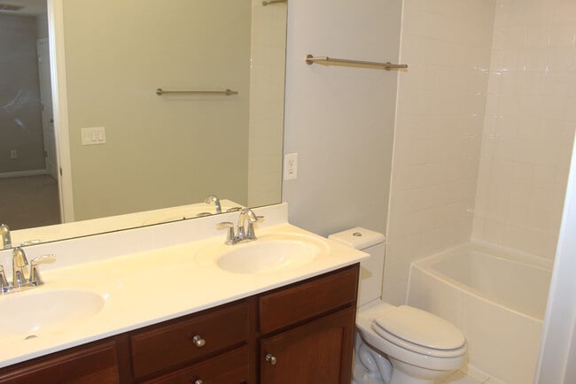 Master Bath - 711 Keystone Park Dr