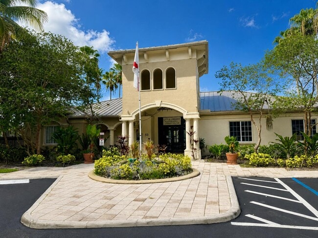 Building Photo - 600 Crestwood Ct N