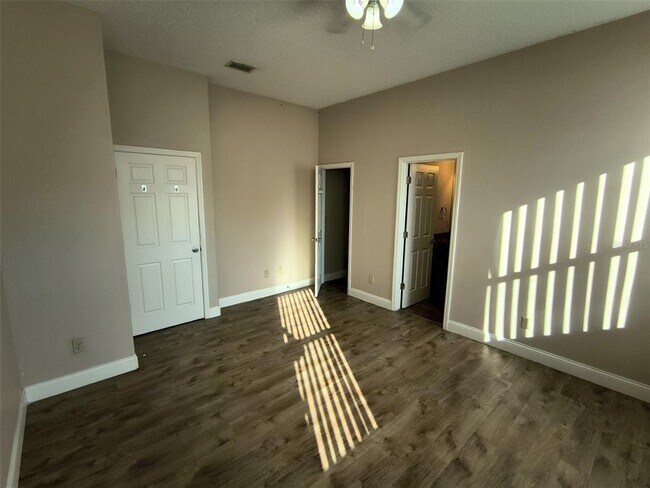 Building Photo - 13 Wood Amber Ln