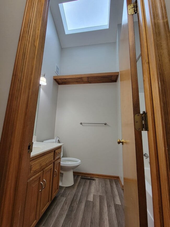 Building Photo - Large Home for Rent in Independence