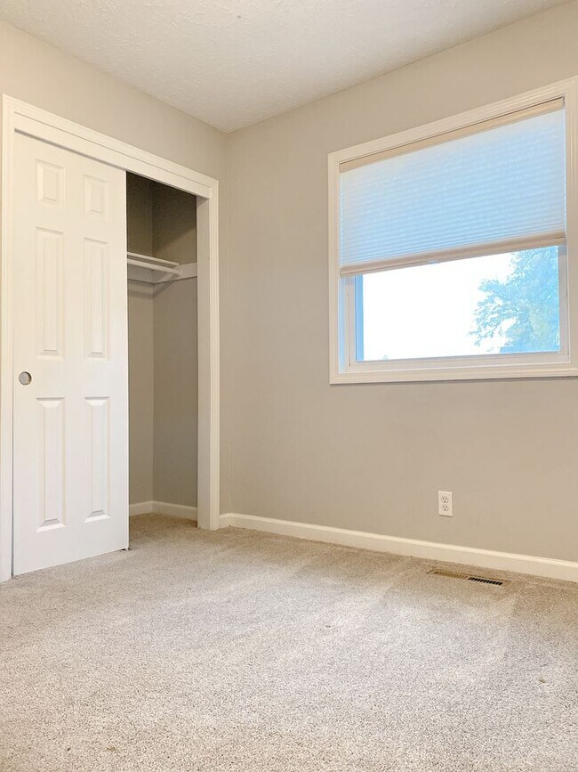 Building Photo - Millard 3 bed 2 bath $1900