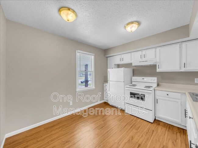 Building Photo - 2000 Chateau Dr
