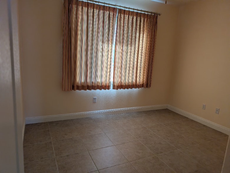 Building Photo - 3801 Malibou Ave