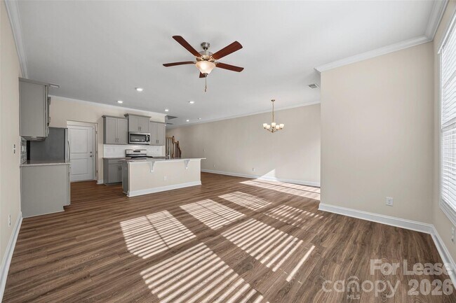 Building Photo - 1018 Chicory Trce