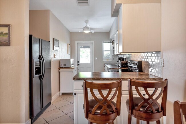 Building Photo - 2109 NE 26th St