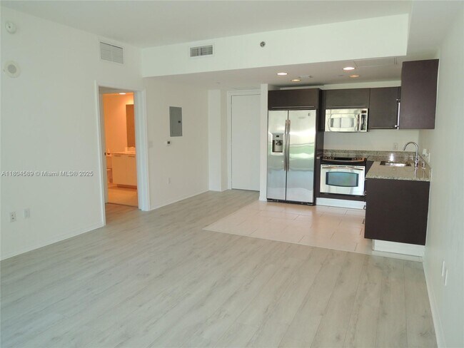 Building Photo - 951 Brickell Ave