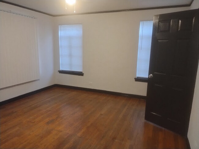 Building Photo - 1239 Harlandale Ave