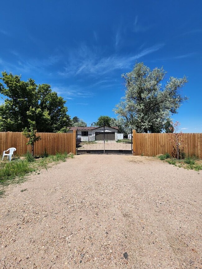 Building Photo - Long Realty & Property Management - Updated Ranch Home on 1 Acre