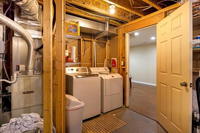 Building Photo - Gorgeous 4 Bed / 3 Bath Home on Hermione Lane!